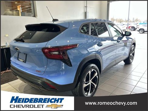 Used 2024 Chevrolet Trax RS w/ Sunroof Package image 4