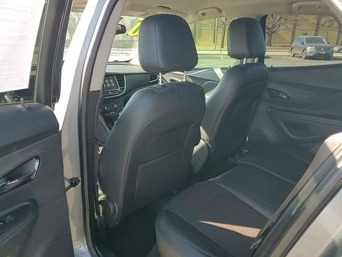 Used 2020 Buick Encore Preferred image 27