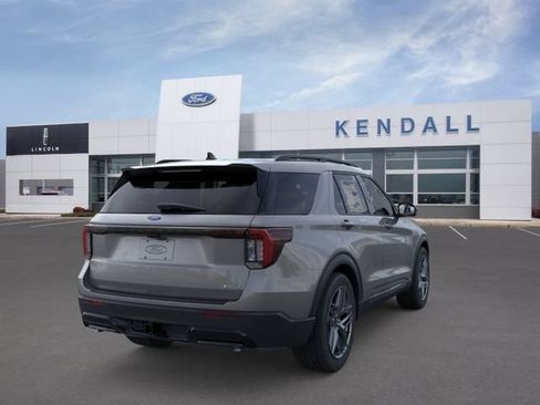 Used 2026 Ford Explorer ST-Line w/ ST-Line Street Pack AWD/4WD image 8
