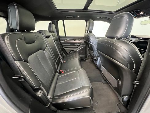 Used 2024 Jeep Grand Cherokee Overland image 8