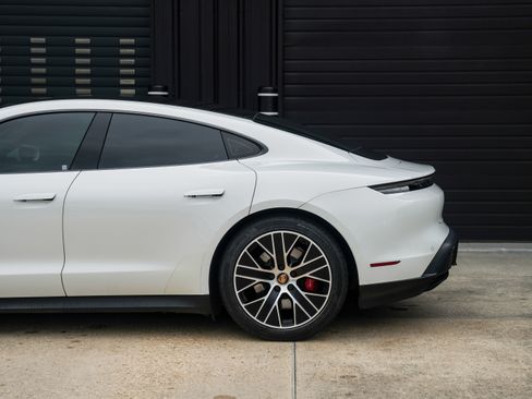 Used 2021 Porsche Taycan 4S image 12