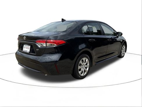 Used 2021 Toyota Corolla LE FWD image 3