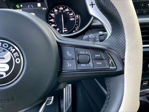 Used 2023 Alfa Romeo Stelvio Veloce AWD/4WD image 47