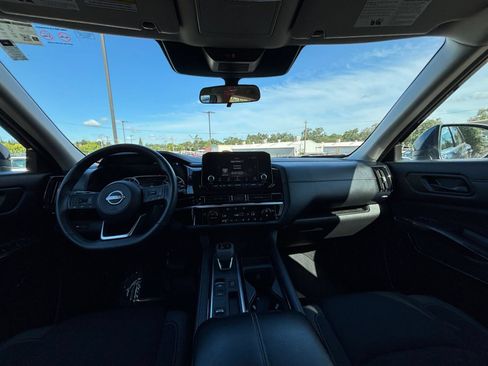 Used 2025 Nissan Pathfinder SV FWD image 36
