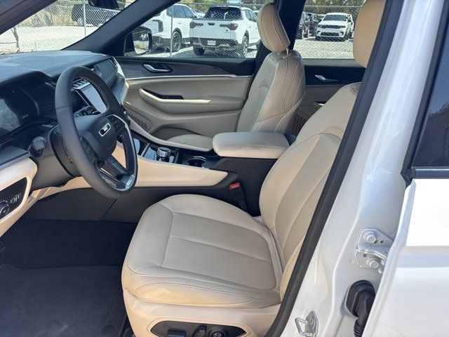 Used 2025 Jeep Grand Cherokee L Limited AWD/4WD image 13