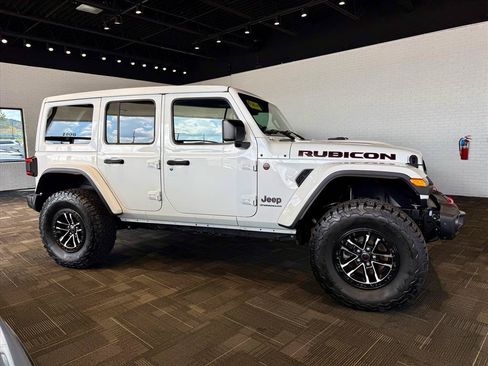 Used 2024 Jeep Wrangler Unlimited Rubicon AWD/4WD image 2