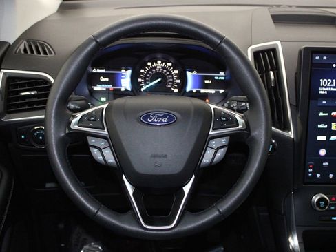 Used 2024 Ford Edge Titanium image 24