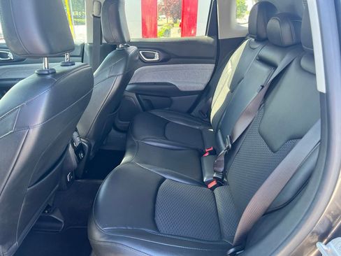 Used 2022 Jeep Compass Latitude image 8