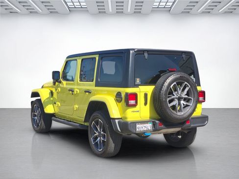 Used 2024 Jeep Wrangler Unlimited w/ Convenience Group AWD/4WD image 8
