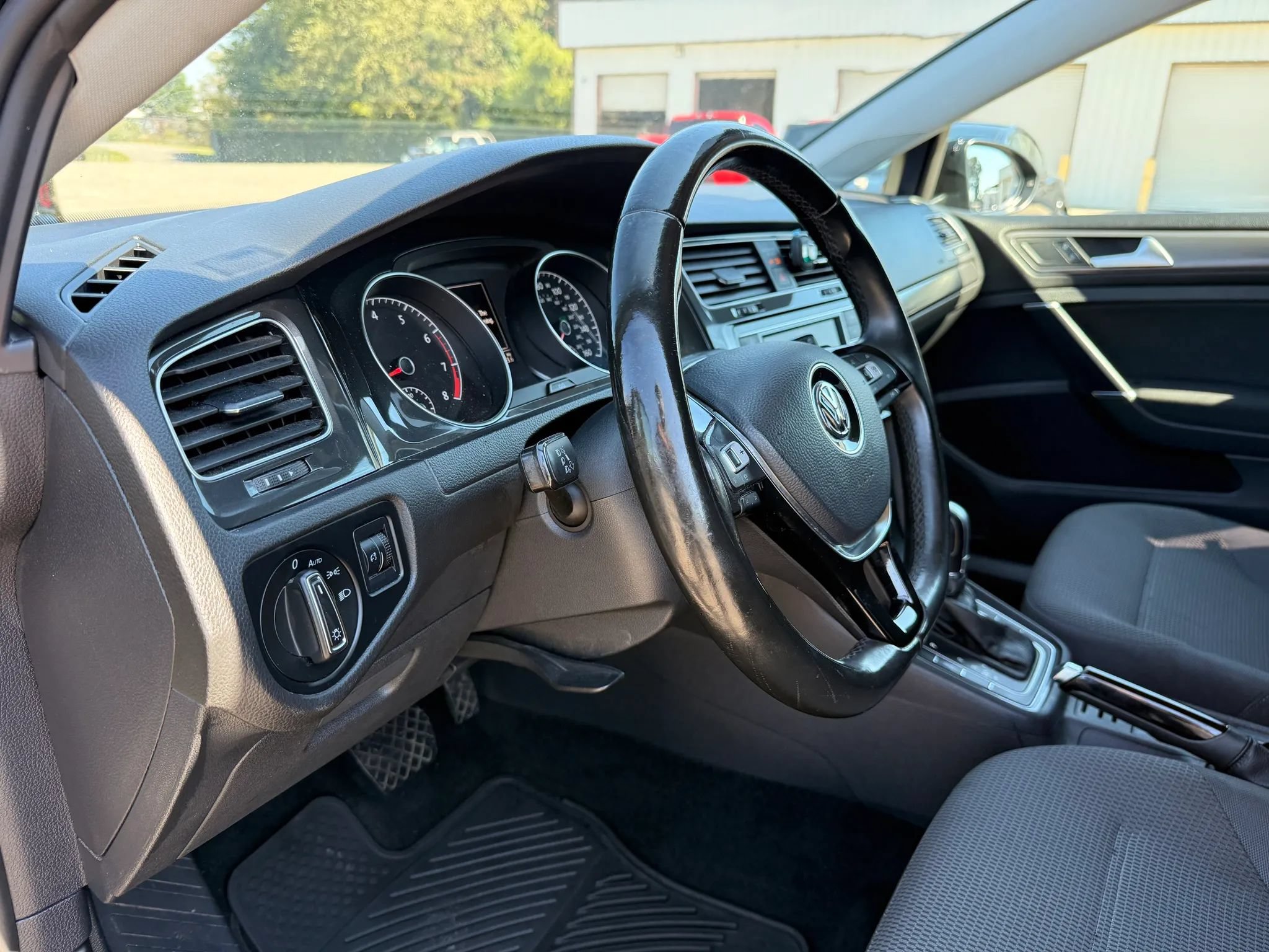 Used 2019 Volkswagen Golf S FWD image 17