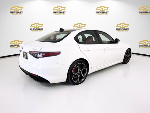 Used 2024 Alfa Romeo Giulia Veloce RWD image 8
