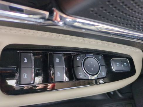 Used 2025 Lincoln Corsair AWD w/ Equipment Group 101A image 25