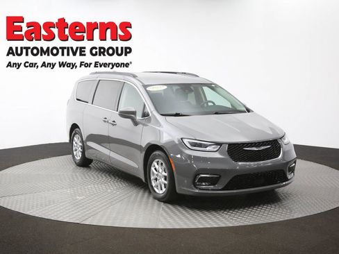 Used 2022 Chrysler Pacifica Touring-L image 51