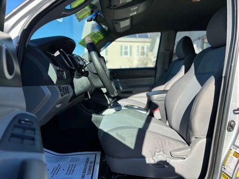 Used 2014 Toyota Tacoma 4x4 Double Cab w/ TRD Sport Package image 11