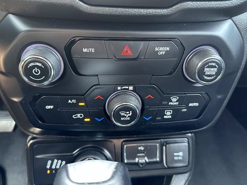 Used 2020 Jeep Renegade Limited w/ UConnect 8.4 Nav Group AWD/4WD image 59