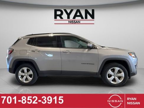 Used 2018 Jeep Compass Latitude w/ Cold Weather Group AWD/4WD image 6