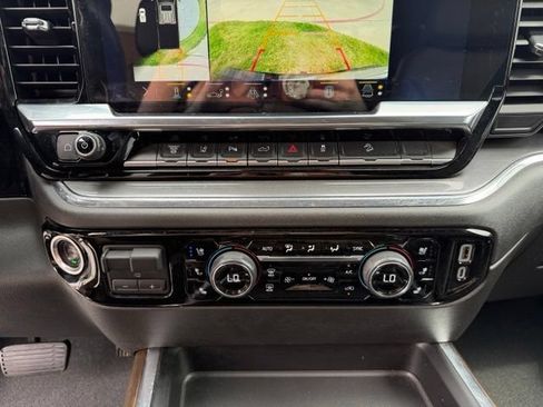 Used 2024 Chevrolet Silverado 2500 High Country w/ High Country Premium Package AWD/4WD image 20