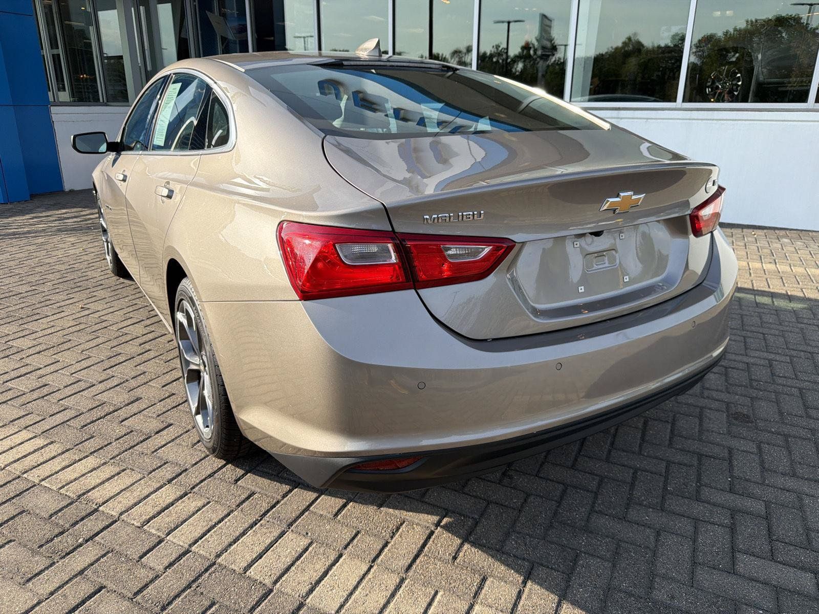 Used 2024 Chevrolet Malibu LT FWD image 3