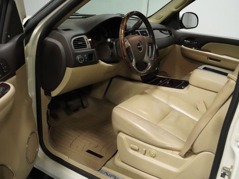 Used 2009 GMC Yukon Denali image 4