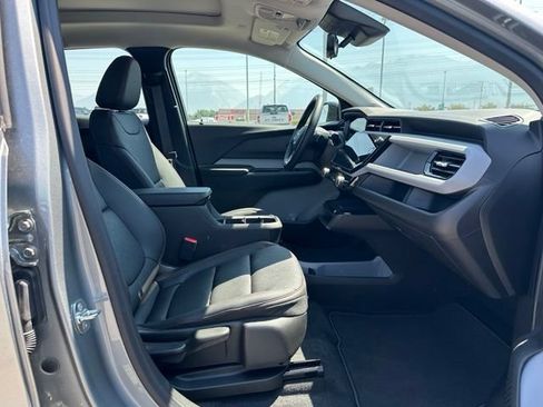 Certified 2027 Chevrolet Bolt RS w/ Technology Package FWD image 31