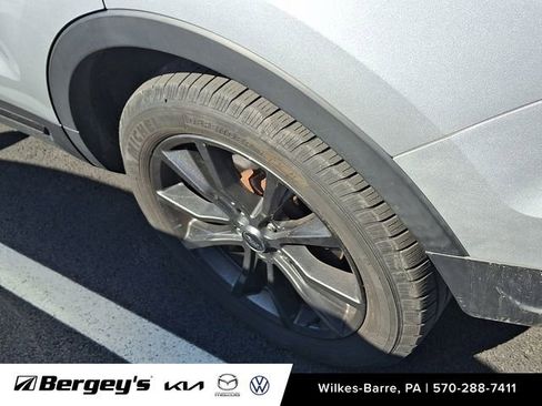 Used 2018 Ford Explorer XLT w/ Equipment Group 202A image 8