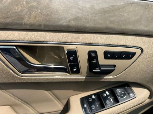 Used 2010 Mercedes-Benz E 350 4MATIC Sedan image 26