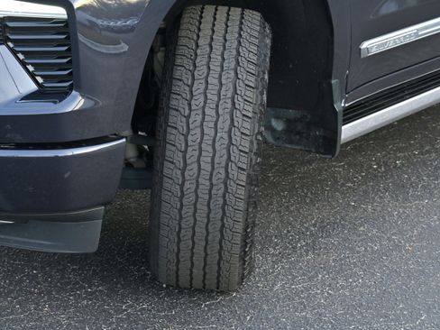 Used 2023 Chevrolet Silverado 1500 High Country w/ Technology Package image 35