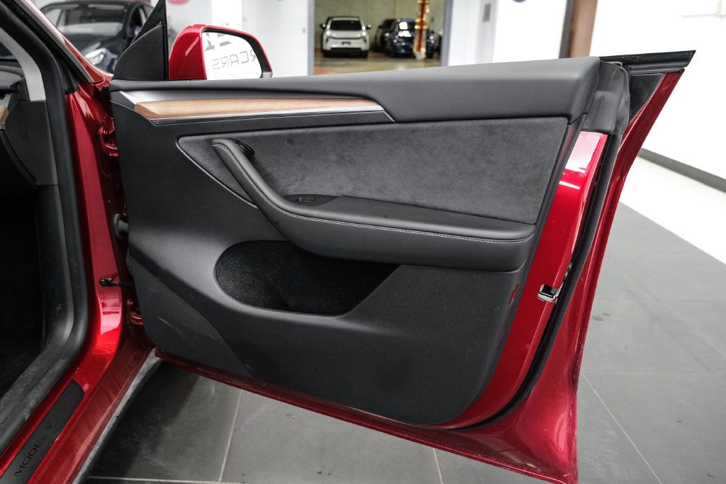 Used 2024 Tesla Model Y Performance AWD/4WD image 43