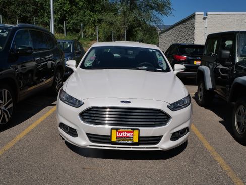 Used 2016 Ford Fusion SE w/ Equipment Group 502A FWD image 2