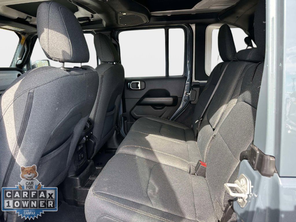 Used 2024 Jeep Wrangler Unlimited Sahara w/ Technology Group AWD/4WD image 14