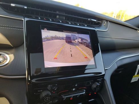 New 2025 Jeep Grand Cherokee L Altitude image 11