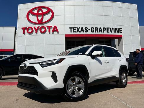 Used 2025 Toyota RAV4 XLE w/ Weather Package image 2