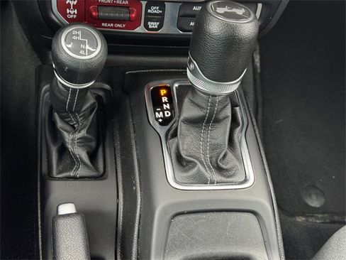 Certified 2024 Jeep Wrangler Unlimited Rubicon image 38