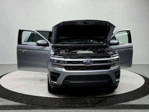 Used 2023 Ford Expedition Max XLT image 10