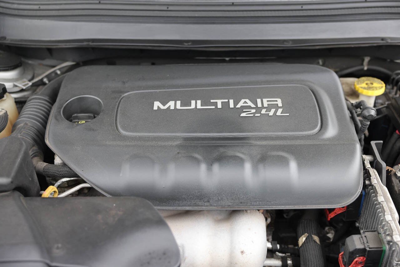 Used 2017 Jeep Cherokee Limited AWD/4WD image 41