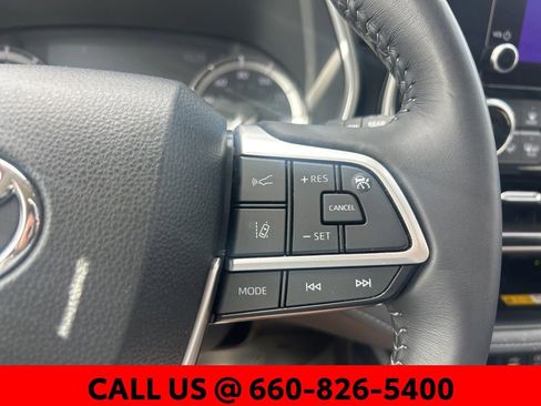 Used 2024 Toyota Highlander XLE AWD/4WD image 23