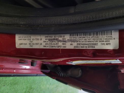 Used 2017 FIAT 500L Trekking w/ Urbana Appearance Package image 33