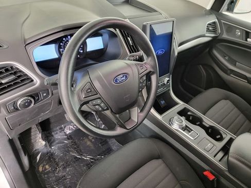 Used 2024 Ford Edge SE w/ Black Appearance Package AWD/4WD image 12