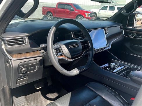 Used 2023 Jeep Grand Wagoneer L Series II AWD/4WD image 13