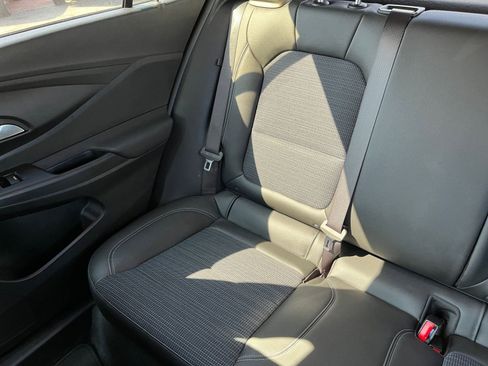 Used 2025 Buick Envista Preferred image 37