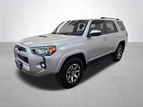 Used 2022 Toyota 4Runner TRD Off-Road AWD/4WD image 2