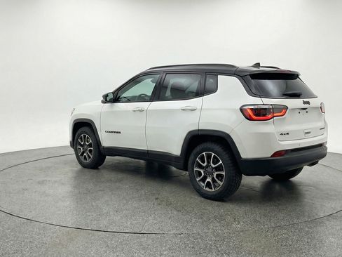 Used 2025 Jeep Compass Trailhawk image 6