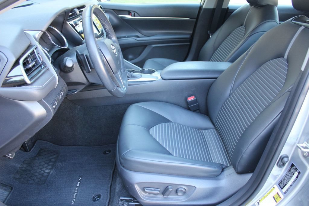Used 2019 Toyota Camry SE w/ Convenience Package FWD image 10