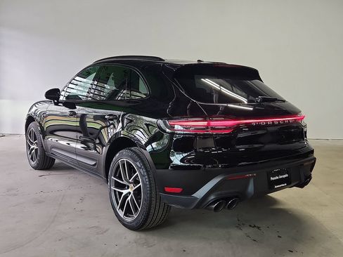 Certified 2026 Porsche Macan AWD/4WD image 3