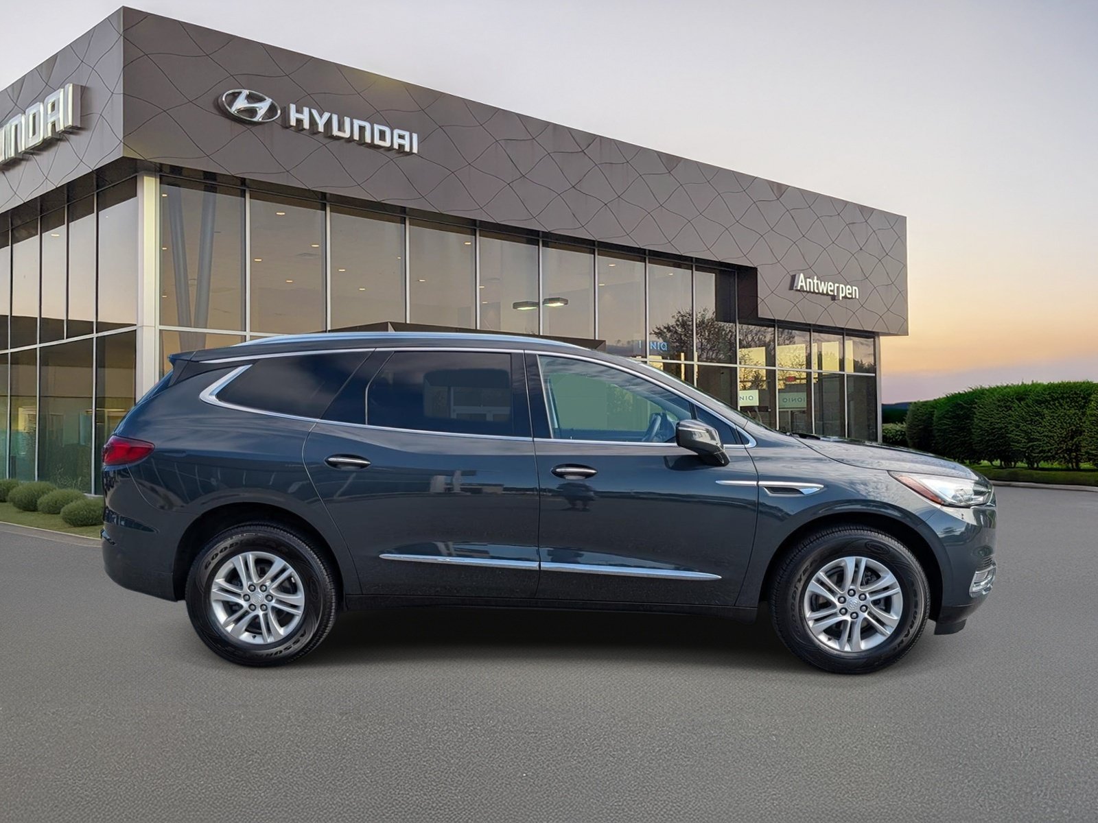 Used 2021 Buick Enclave Essence w/ Sound and Sites Package AWD/4WD image 2