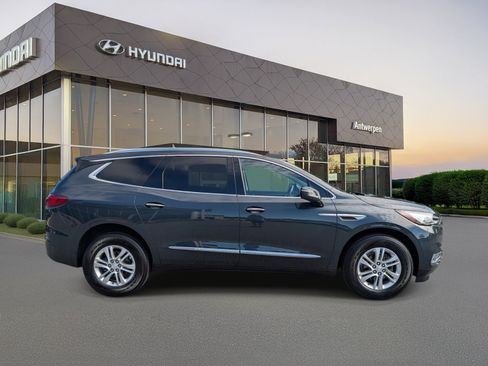 Used 2021 Buick Enclave Essence w/ Sound and Sites Package AWD/4WD image 2