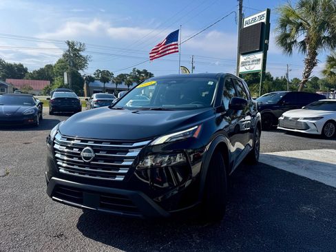 Used 2025 Nissan Rogue SV FWD image 2