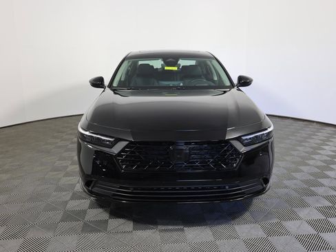 Used 2023 Honda Accord Touring image 2