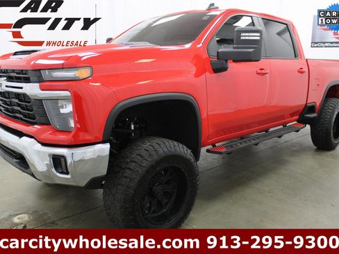 Used 2025 Chevrolet Silverado 2500 LT image 1