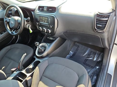 Used 2017 Kia Soul FWD image 30